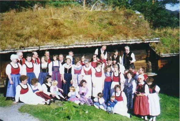 Gruppe im Freilichtmuseum Alesund (59 KB)